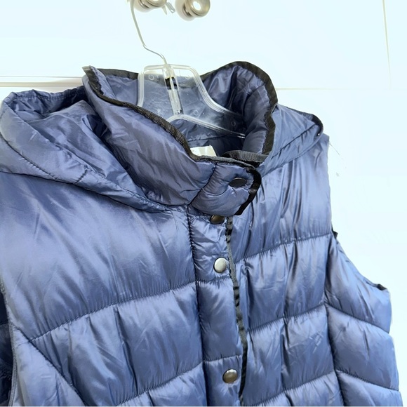 Entro Navy Hooded Puffer Vest Medium - Picture 9 of 15